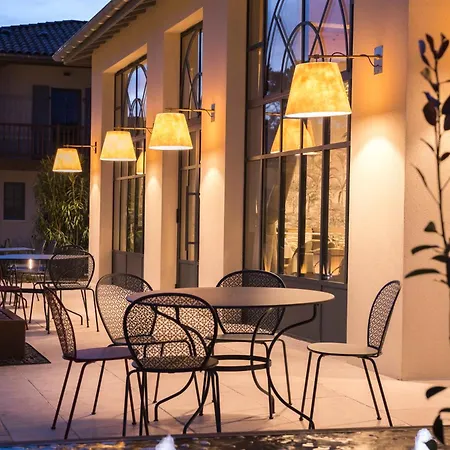 Clos Castel מלון