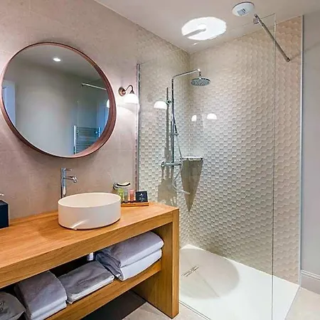 Clos Castel Hotel