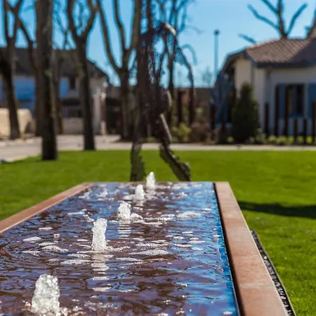 Clos Castel מלון