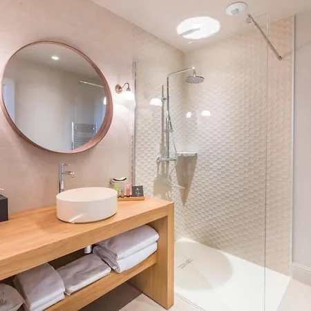 Clos Castel מלון